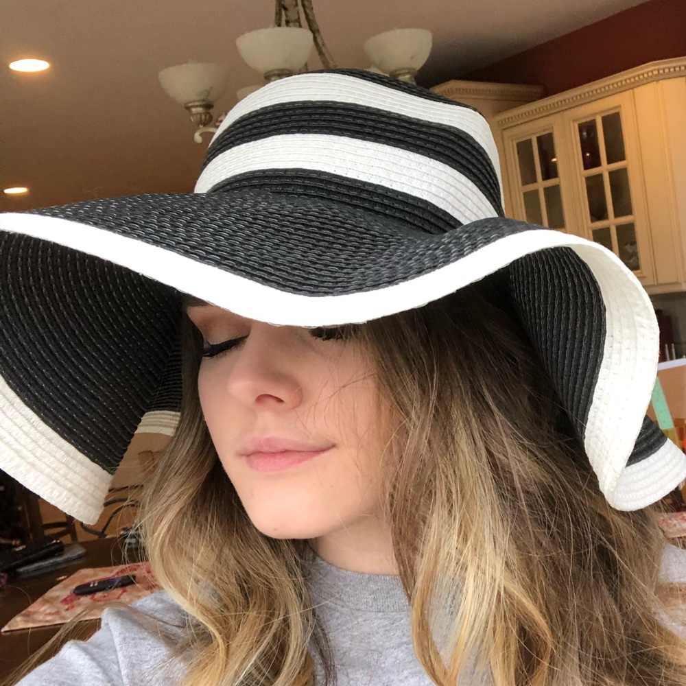 BEACH FLOPPY HAT 💕